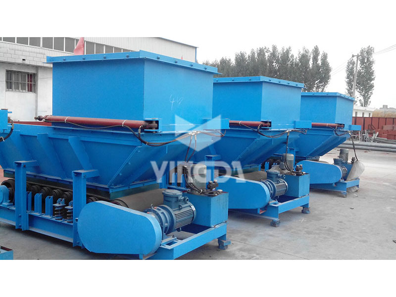 2012年(nián)12月(yuè)5日(rì)   湖(hú)北(běi)武漢  甲帶式給煤機(jī)