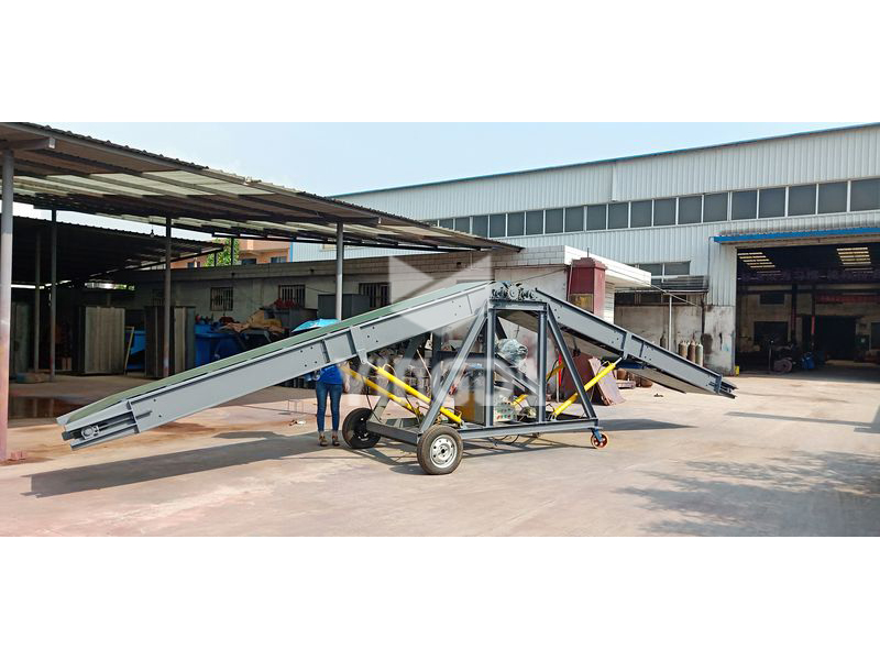 2018年(nián)5月(yuè)6日(rì)  甘肅蘭州   雙翼式移動皮帶機(jī)